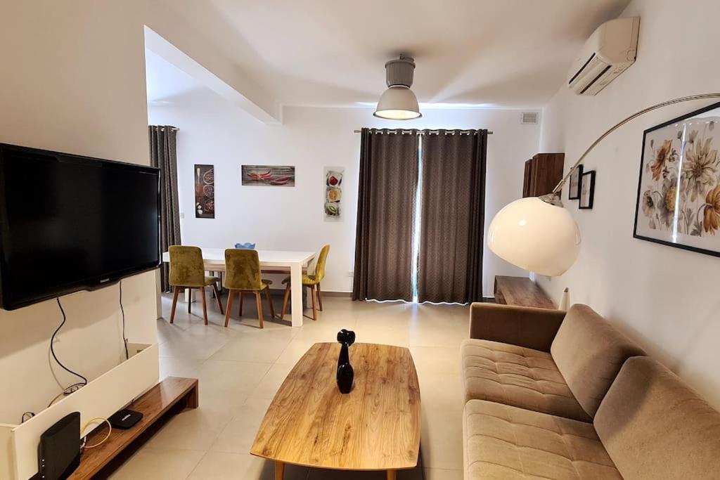 Apartamento Cozy Inside.City & Beach Outside Sliema Exterior foto