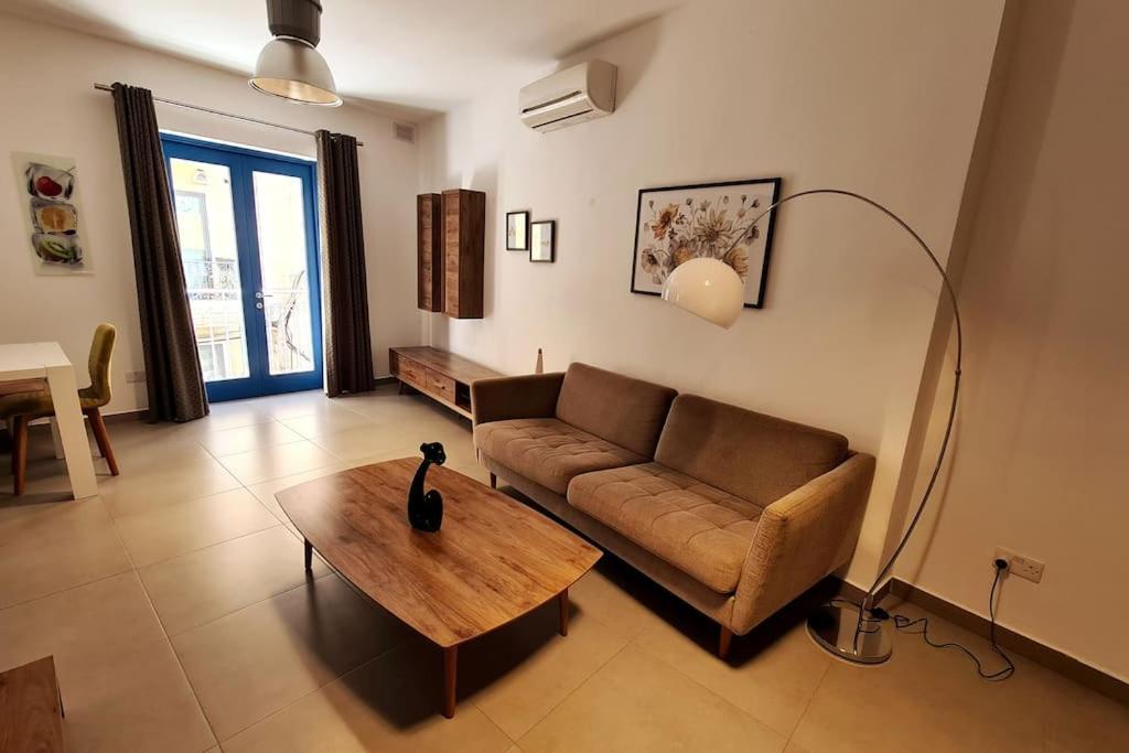 Apartamento Cozy Inside.City & Beach Outside Sliema Exterior foto