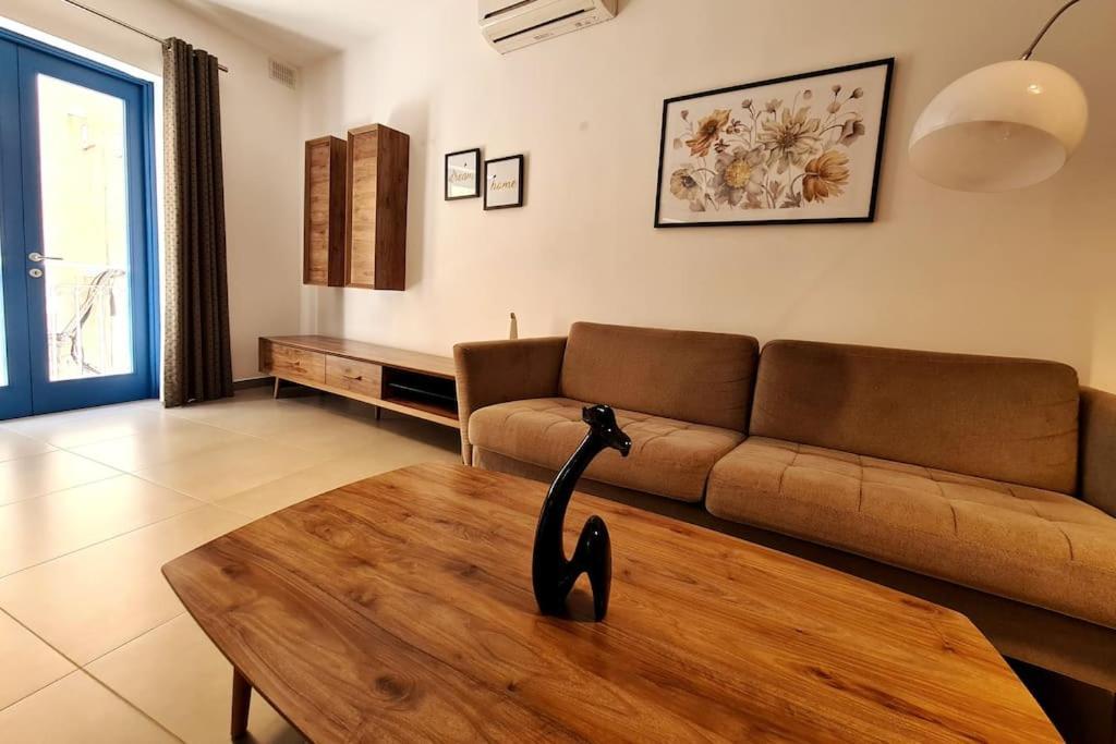 Apartamento Cozy Inside.City & Beach Outside Sliema Exterior foto