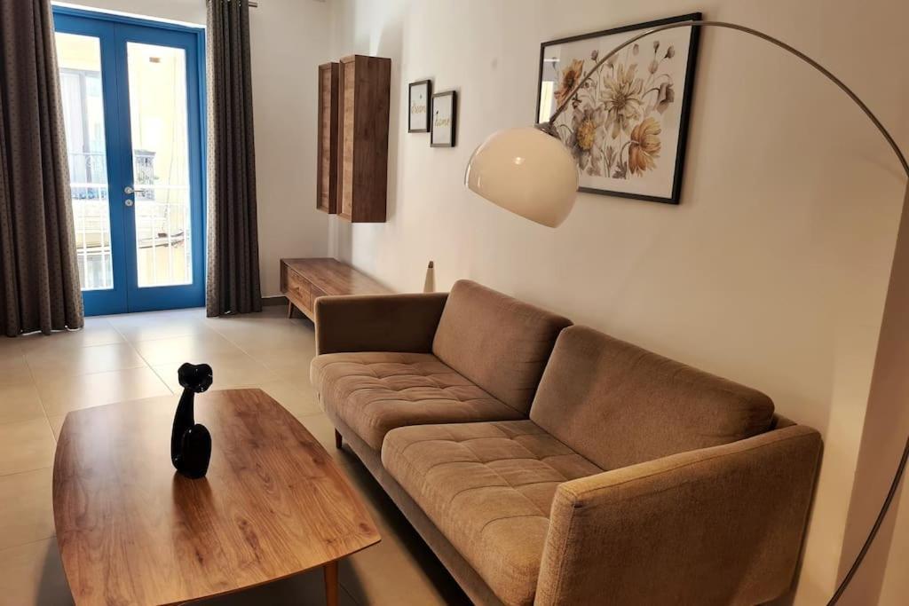 Apartamento Cozy Inside.City & Beach Outside Sliema Exterior foto