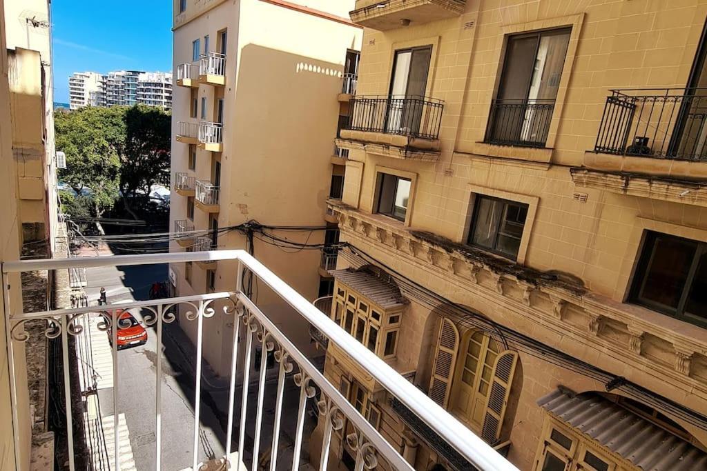 Apartamento Cozy Inside.City & Beach Outside Sliema Exterior foto