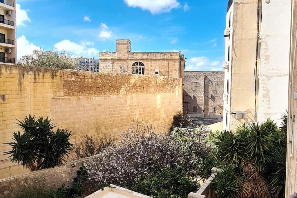 Apartamento Cozy Inside.City & Beach Outside Sliema Exterior foto